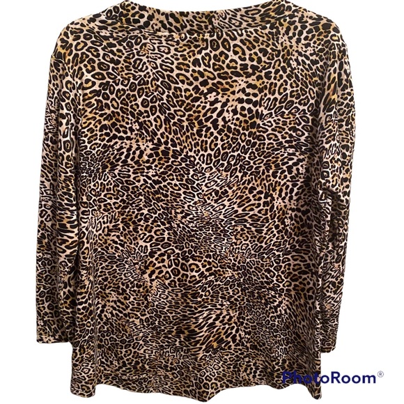 (Like New) Women’s Cheetah Print Top - Picture 2 of 3